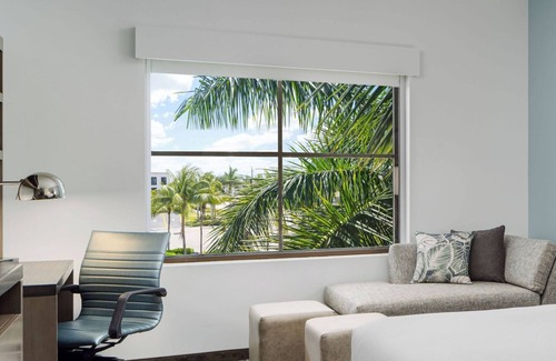Naples Hotel | Hyatt House Naples/5th Avenue