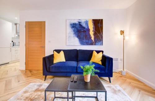 Cricket Green Apartment | Hybrid Resi - London, Mitcham close to Tooting and Wimbledon