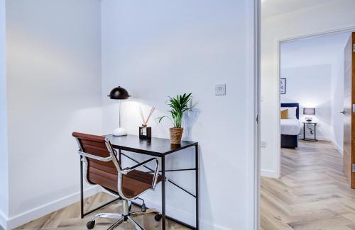 Cricket Green Apartment | Hybrid Resi - London, Mitcham close to Tooting and Wimbledon