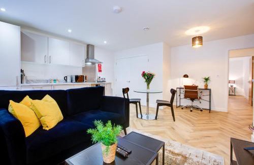 Cricket Green Apartment | Hybrid Resi - London, Mitcham close to Tooting and Wimbledon