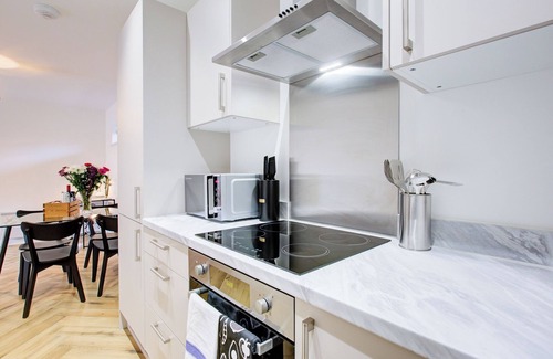 Figge's Marsh Apartment | Hybrid Resi - Mitcham | 2 Bed Apartment