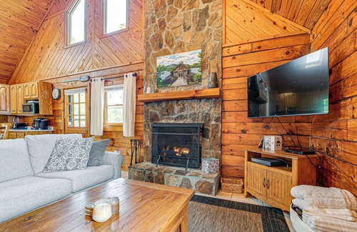 Semora Cabin | Hyco Lake Escape w/Deck & Dock: Families Welcome!