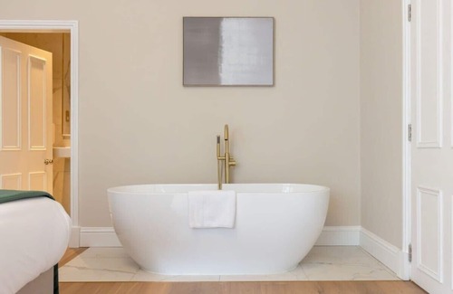 West End Apartment | Hydra Suite - City Centre 3 Bed Luxury Apartment