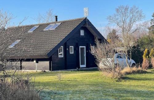 Nykobing Sjaelland House | Hyggeligt og lyst feriehus nær stranden i Klint