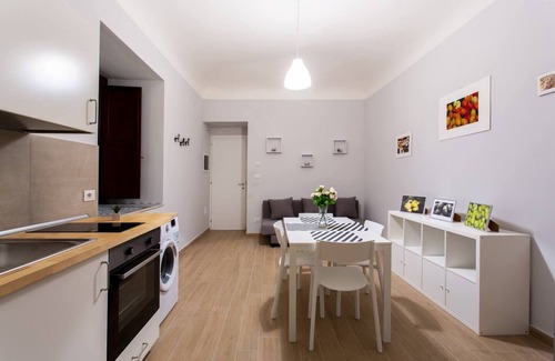 Monte di Pieta Apartment | I Colori di Balarm, home with SPA bathroom in the baroque heart of Palermo