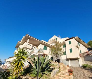 Mandatoriccio Apartment | I giardini del castello 5