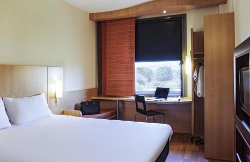 Mollet del Valles Hotel | Ibis Barcelona Mollet