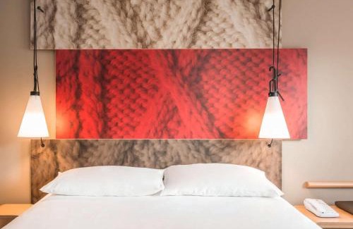 Little Hay Hotel | ibis Birmingham Airport Terminal Building - NEC