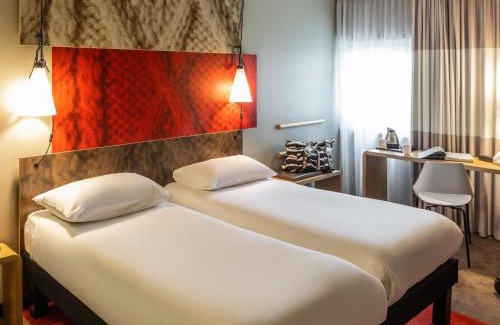 Little Hay Hotel | ibis Birmingham Airport Terminal Building - NEC