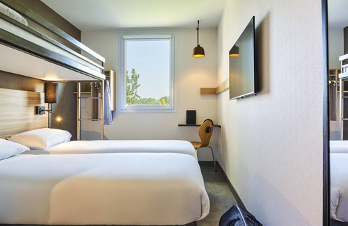 Quartier de la Chapelle Hotel | ibis Budget Paris porte de la Chapelle - Aréna