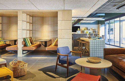 Quartier de la Chapelle Hotel | ibis Budget Paris porte de la Chapelle - Aréna