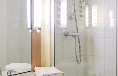 Ciboure Hotel | ibis Ciboure St Jean De Luz Hotel