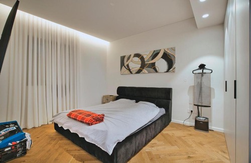 Tel Aviv City Center Apartment | Ibn Gvirol Palace