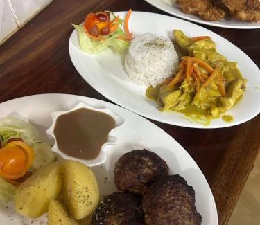 Dauis Hotel | Ice Bear Bar & Tourist Inn