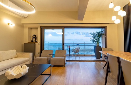 Thessaloniki City Centre Apartment | ICONIC SALONICA SUITE seafront