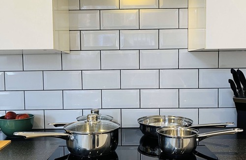 Wigan House | Ideal 3 bed pay-as-you-stay home in Wigan sleeps 6