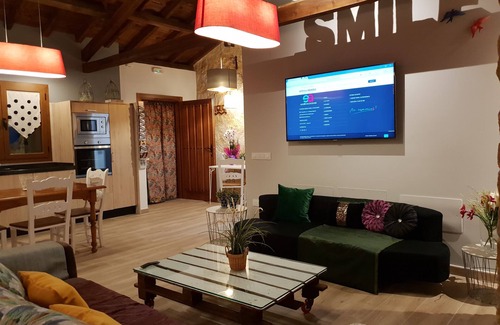 Segovia House | Ideal Familias 7 Dormitorios Jardin bbc Wifi 55 min de Madrid y 8 min de Segovia