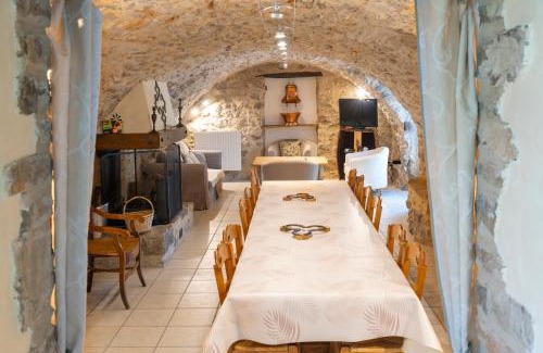 Causse-de-la-Selle House | Ideal famille et groupe Mas dans les Cévennes Piscine Plages privées Cadre exceptionnel Convivialité Calme Vignoble Parking gratuit Borne électrique Animaux acceptés - Wifi