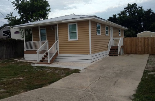 Laguna Beach Estates Cottage | Ideal Family Beach Cottage. 6 person golf cart included!