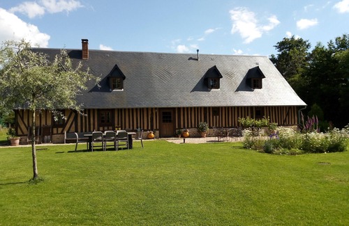 St-Cyr-de-Salerne Cottage | Ideal for 2 families (7-8 p.) Quiet, tree house, forest. 15% extra/week.
