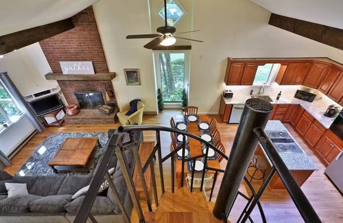 Killington House | Ideal Killington Escape! 2 Fireplaces & Sleeps 12