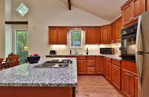 Killington House | Ideal Killington Escape! 2 Fireplaces & Sleeps 12