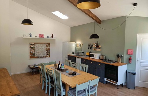 Vernoux-en-Gatine House | IDEAL LOCATION FOR A LARGE FAMILY OR SMALL GROUP, 8 PEOPLE, IN A QUIET HAMLET