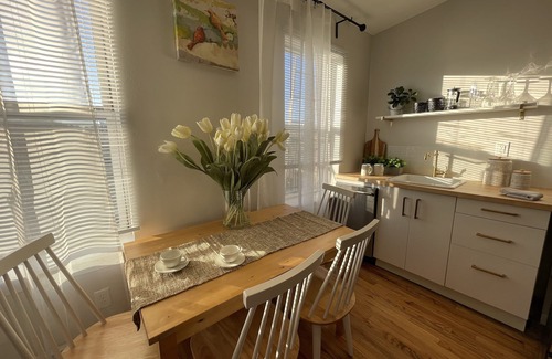 Downtown Jersey City Apartment | *IDEAL LOCATION *CHIC HOME*7 min to NYC*GROVE ST