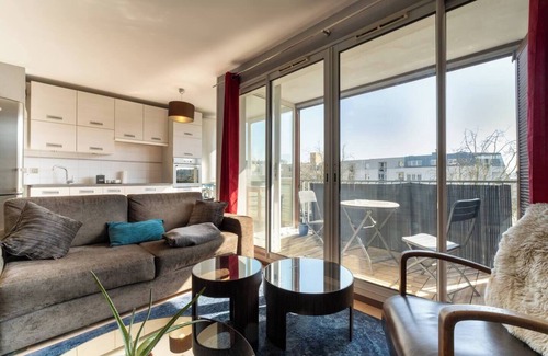 Bourg-l'Eveque Apartment | Ideal location | Private garage | Bright