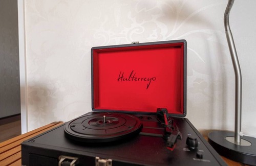 Bourg-l'Eveque Apartment | Ideal location | Private garage | Bright