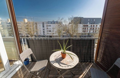 Bourg-l'Eveque Apartment | Ideal location | Private garage | Bright