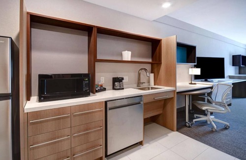 Downtown Tucson Hotel | Ideal Mix of Comfort and Value! 3 Convenient Units, Pets Allowed, Onsite Parking