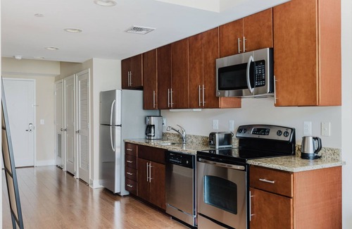 Mount Vernon Triangle Apartment | Ideal Mt Vernon 1BR w/Rooftop Pool & A/C, nr Chinatown, by Blueground