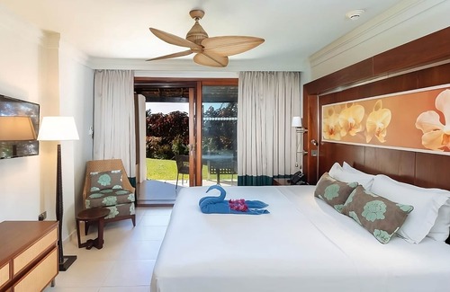 Charlotte Hotel | Ideal Romantic Stay with Garden View | Short Drive From the Beach | Adults Only!