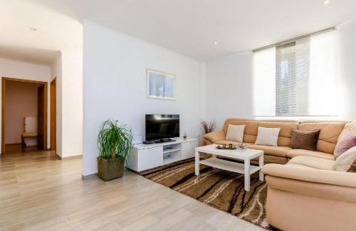 Popovici House | Idylic Escape House with Pool