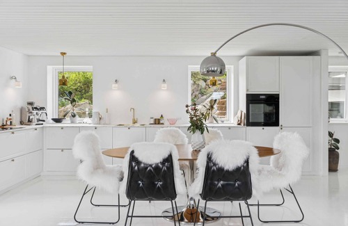 Sandvig Villa | Idyllic cliffside villa with stunning sea views