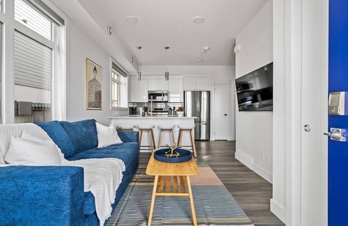 Southeast Calgary Apartment | Idyllic Corner Unit 1BDRM in Seton - Sleeps 4
