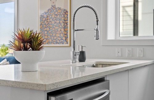 Southeast Calgary Apartment | Idyllic Corner Unit 1BDRM in Seton - Sleeps 4