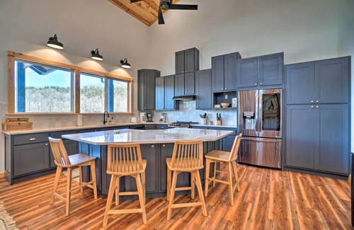 Cotter Cottage | Idyllic Cotter Escape: Steps to White River!