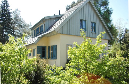 Kamminke House | Idyllic holiday home (75sqm), up to 4 pers. with garden & close to the beach