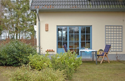 Kamminke House | Idyllic holiday home (75sqm), up to 4 pers. with garden & close to the beach
