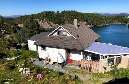 Bomlo Cabin | Idyllic summer cabin directly on the fjord.