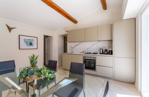 Rome City Centre Apartment | iFlat | Luxury Skyline Penthouse near Roman Forum