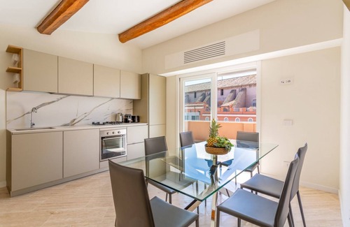 Rome City Centre Apartment | iFlat | Luxury Skyline Penthouse near Roman Forum
