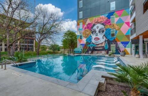 Downtown San Antonio Apartment | IG-Worthy Fiesta DT Retreat hotel Apt with free Parking and Pets Allowed