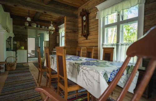 Ii Ski Chalet | Iisland Pauhu Loghouse and sauna under the starlit sky