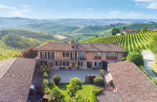 Diano d'Alba House | Il Cortile Suites