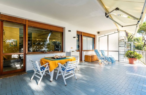 Capo Mimosa-Rollo Apartment | il nido sul Mare by Interhome