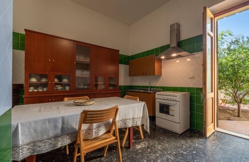 Selargius House | Il Villino Retrò - One Bedroom House, Sleeps 2
