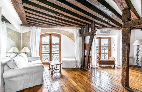 Notre Dame Apartment | Ile Saint Louis - Quai d'Orleans 2bdr by B'Your Home
